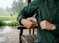 雨の日ゴルフの服装・持ち物のイメージ