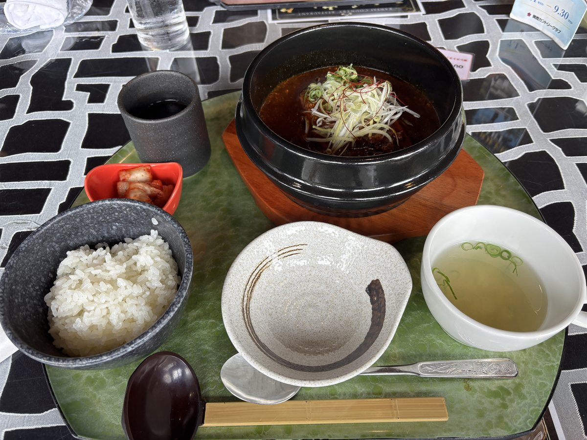 関西カントリークラブ 昼食 石焼のピリ辛スープとライスのセット